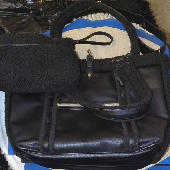 G.I.L.I Reversible Sherpa Tote Black Bag / Matching Sherpa Pouch Asking Only $45 - Picture 13 of 13